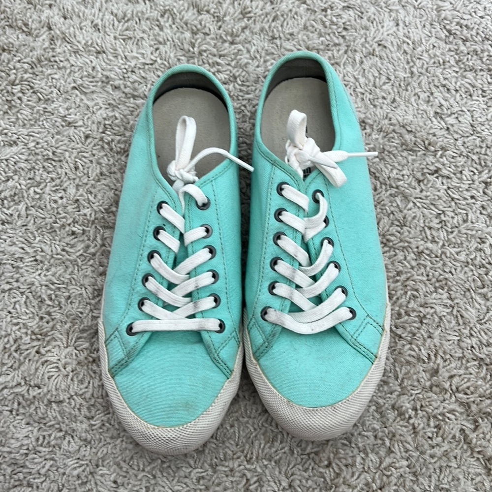 SeaVees women’s shoe size 7.5